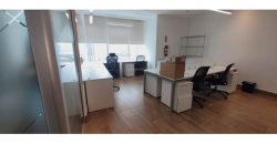 Se alquila oficina amoblada en costa del este