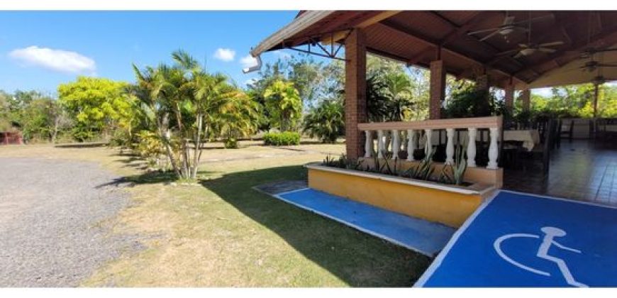 Se vende Edificio para Restaurante en Santa Catalina