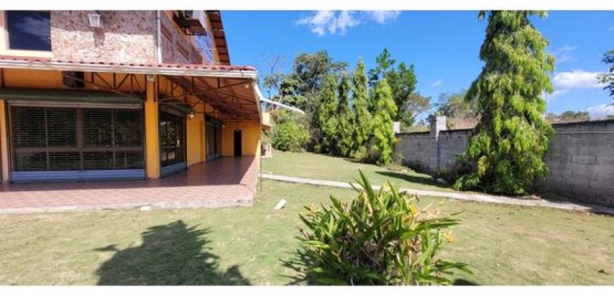 Se vende Edificio para Restaurante en Santa Catalina