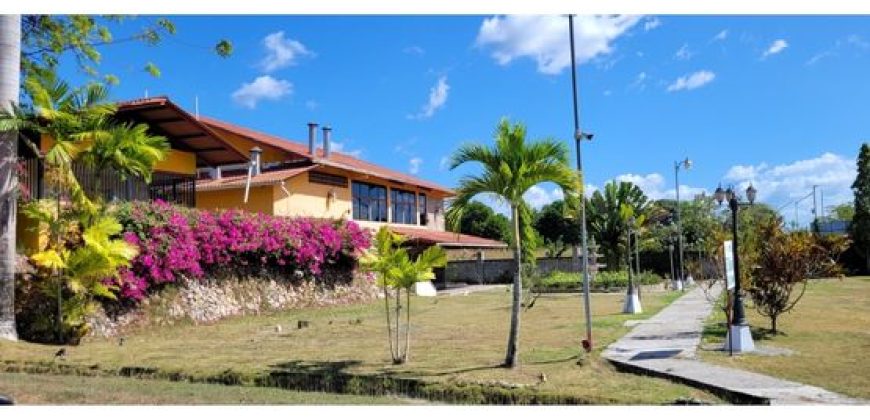 Se vende Edificio para Restaurante en Santa Catalina