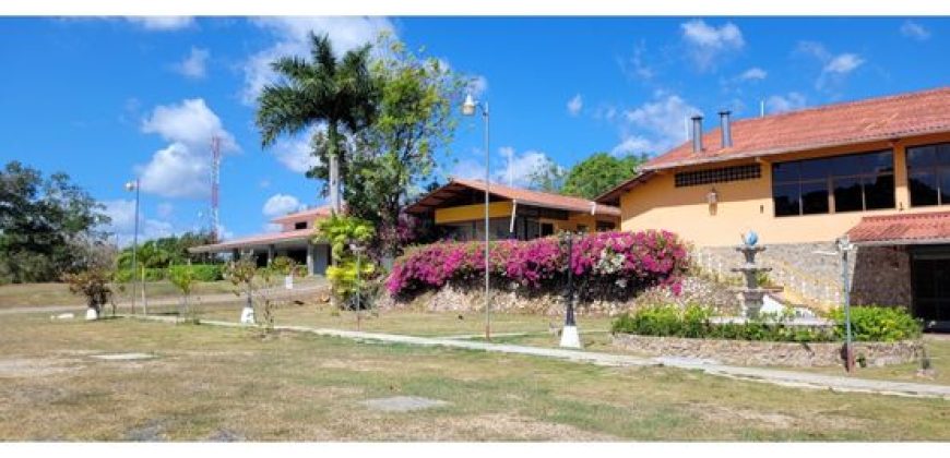 Se vende Edificio para Restaurante en Santa Catalina