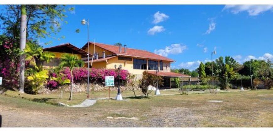 Se vende Edificio para Restaurante en Santa Catalina