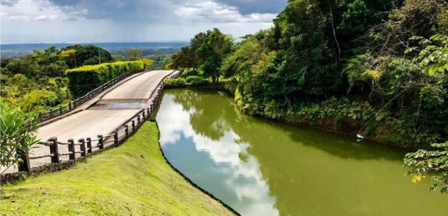 Venta de Finca en Rancho Santa Fe con garita de seguridad