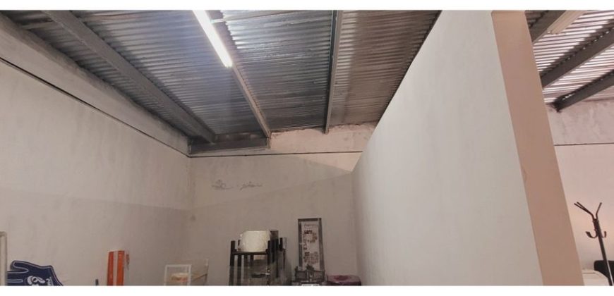 Venta de Terreno con Nave industrial y locales 1600mtrs